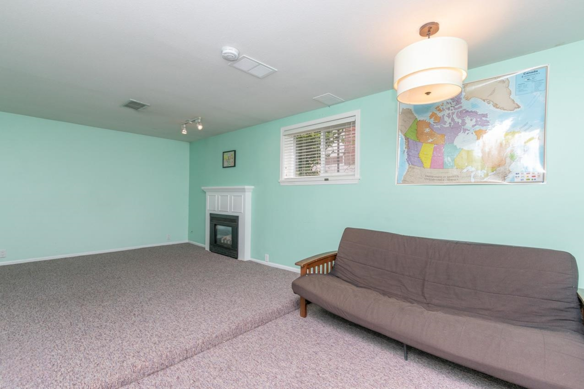 Office / Den Photo of 341 W 24th Street, North Vancouver, BC