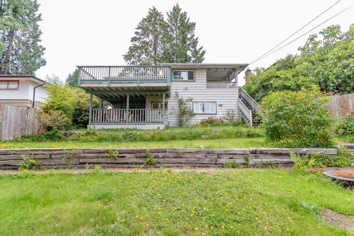 Outdoor Patio Photo of 341 W 24th Street, North Vancouver, BC