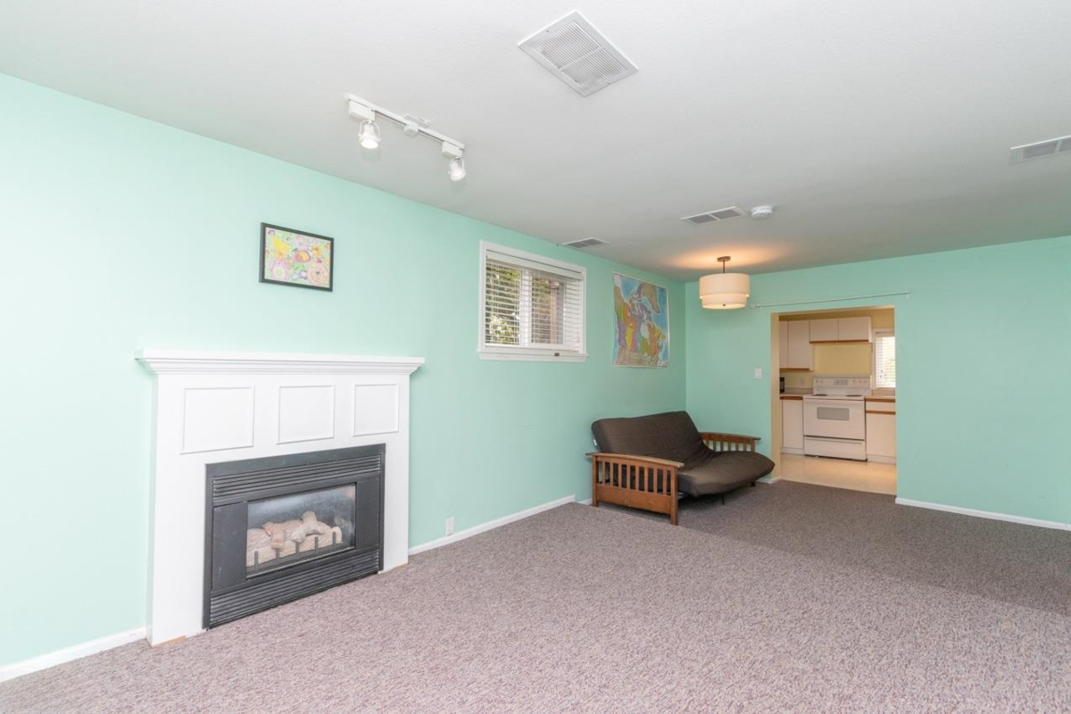 Powder Room Photo of 341 W 24th Street, North Vancouver, BC