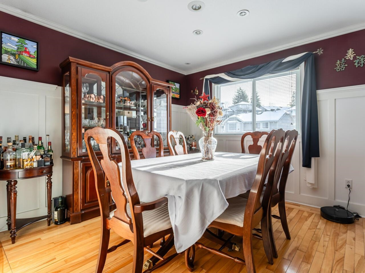 Kitchen Island Photo of 2815 Westside Place, Abbotsford, BC
