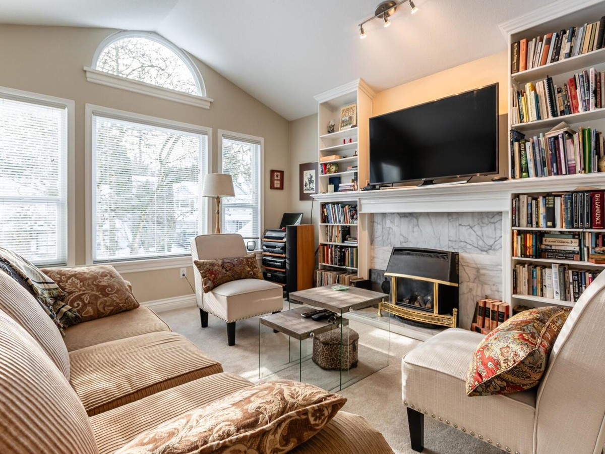 Living Room Photo of 2815 Westside Place, Abbotsford, BC