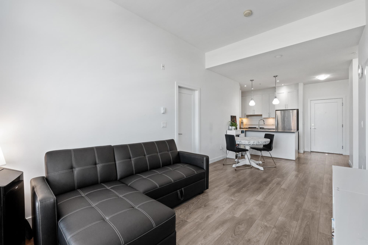 Walk-In Closet Photo of 504 20829 77a Avenue, Langley, BC