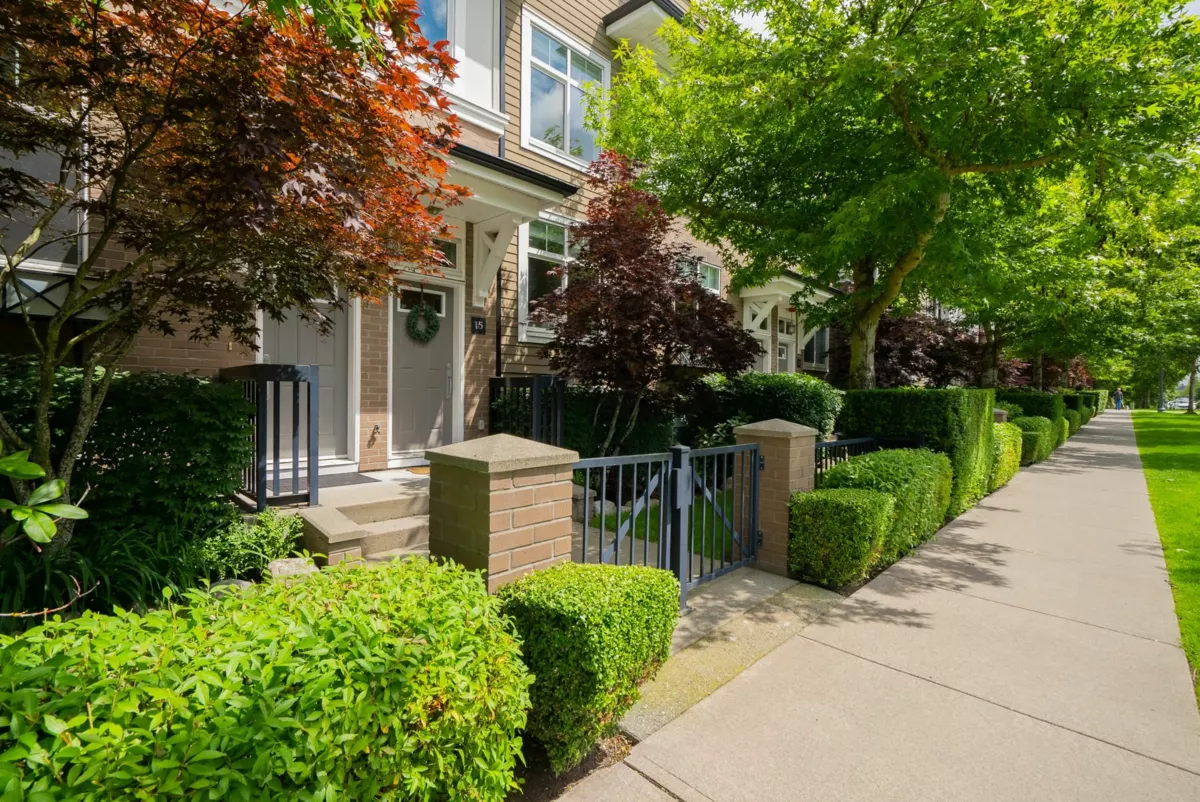 Dining Area Photo of 15 15833 26 Avenue, Surrey, BC