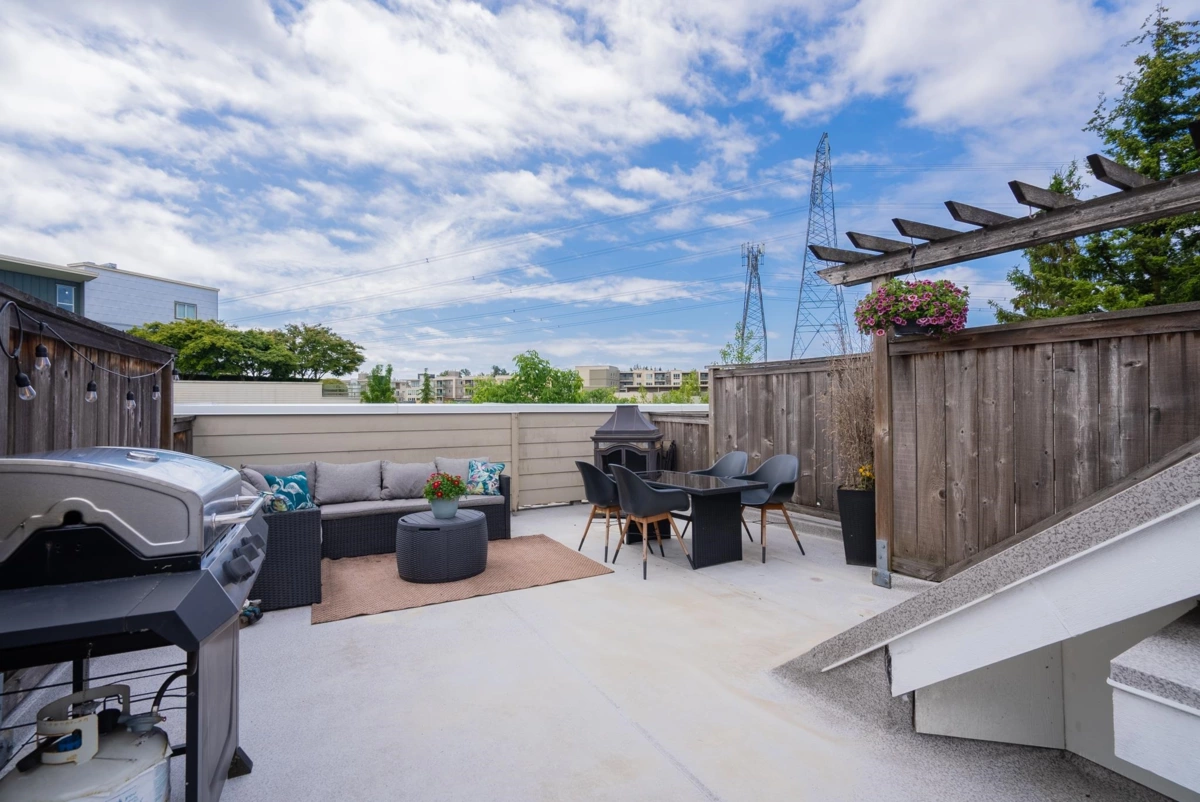 Entry Foyer Photo of 15 15833 26 Avenue, Surrey, BC