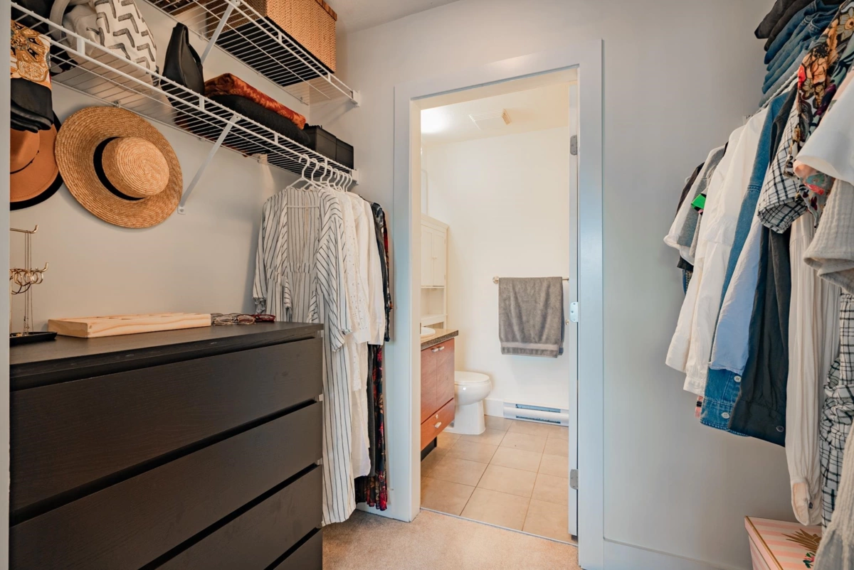 Guest Bathroom Photo of 15 15833 26 Avenue, Surrey, BC