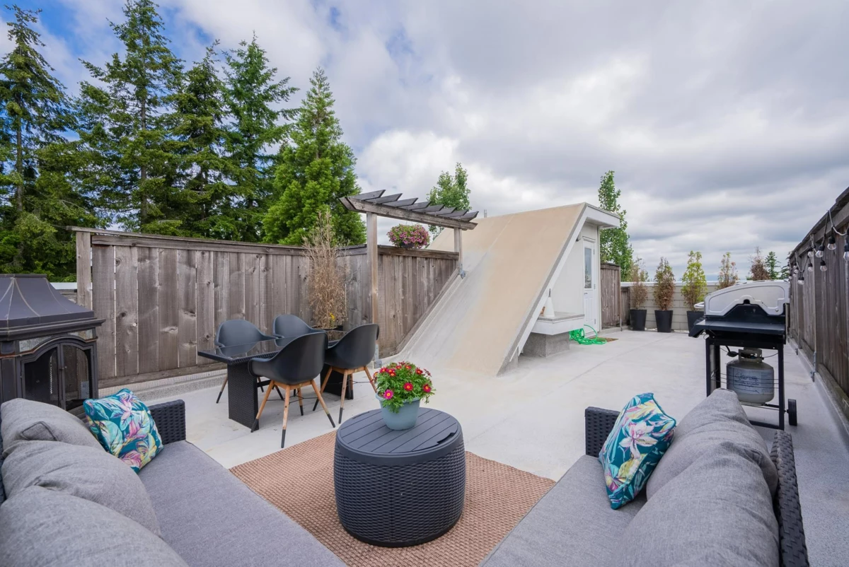 Hallway Photo of 15 15833 26 Avenue, Surrey, BC