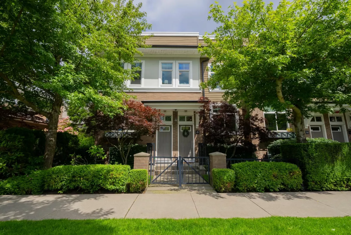 Living Room Photo of 15 15833 26 Avenue, Surrey, BC