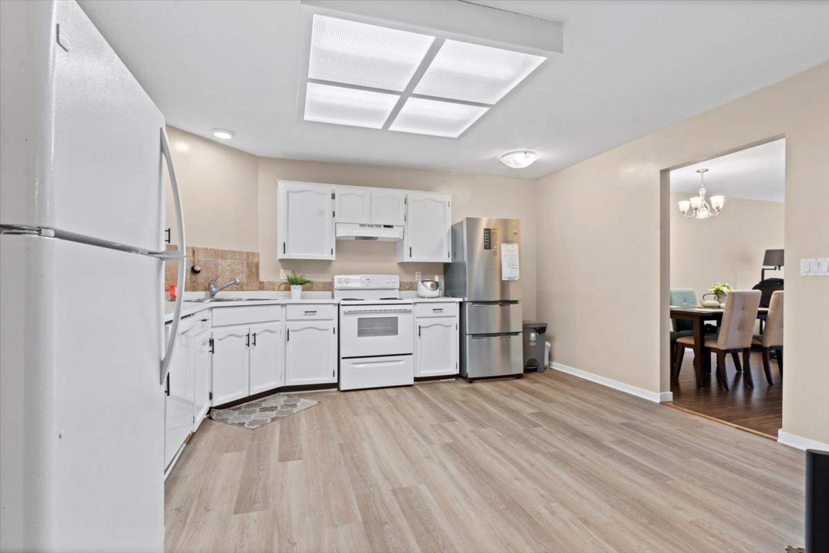 Family Room Photo of 114 33030 George Ferguson Way, Abbotsford, BC