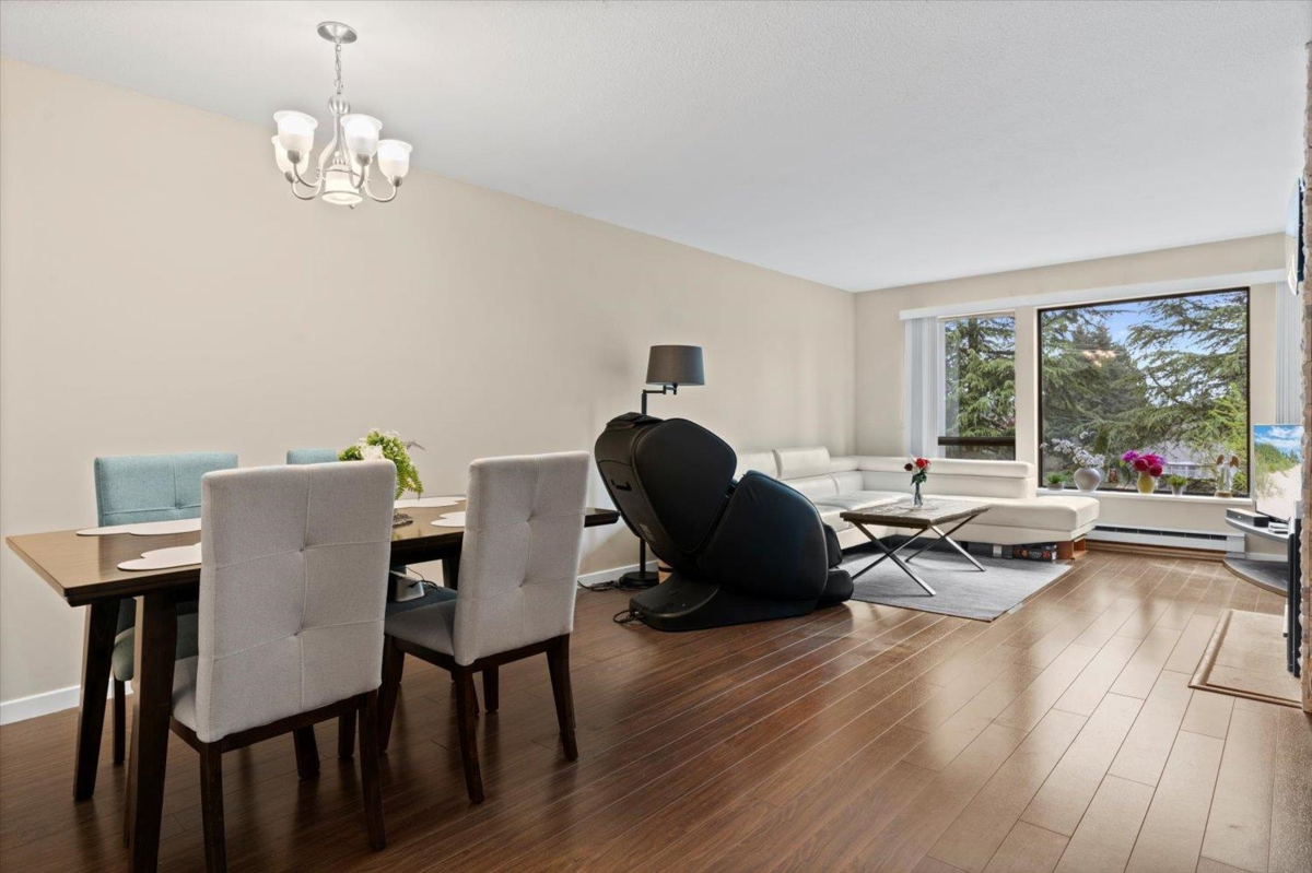 Primary Bathroom Photo of 114 33030 George Ferguson Way, Abbotsford, BC