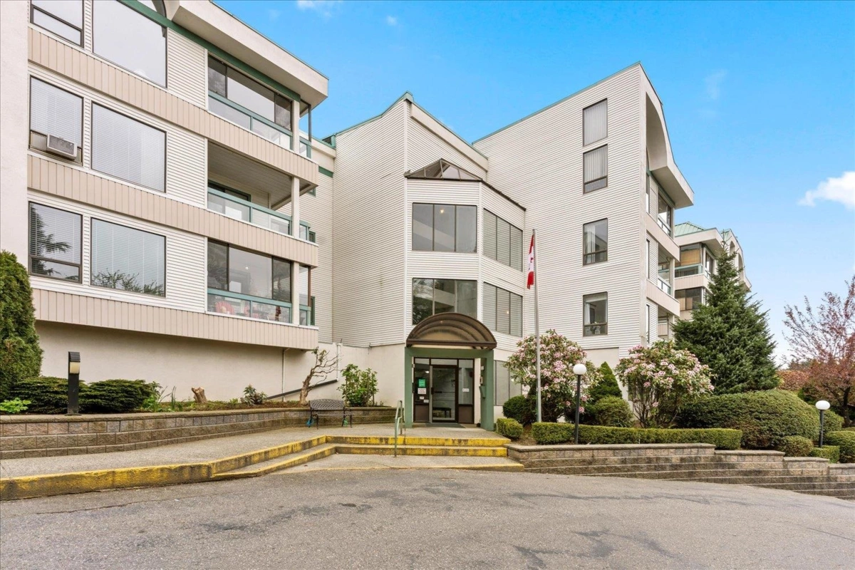 Swimming Pool Photo of 114 33030 George Ferguson Way, Abbotsford, BC