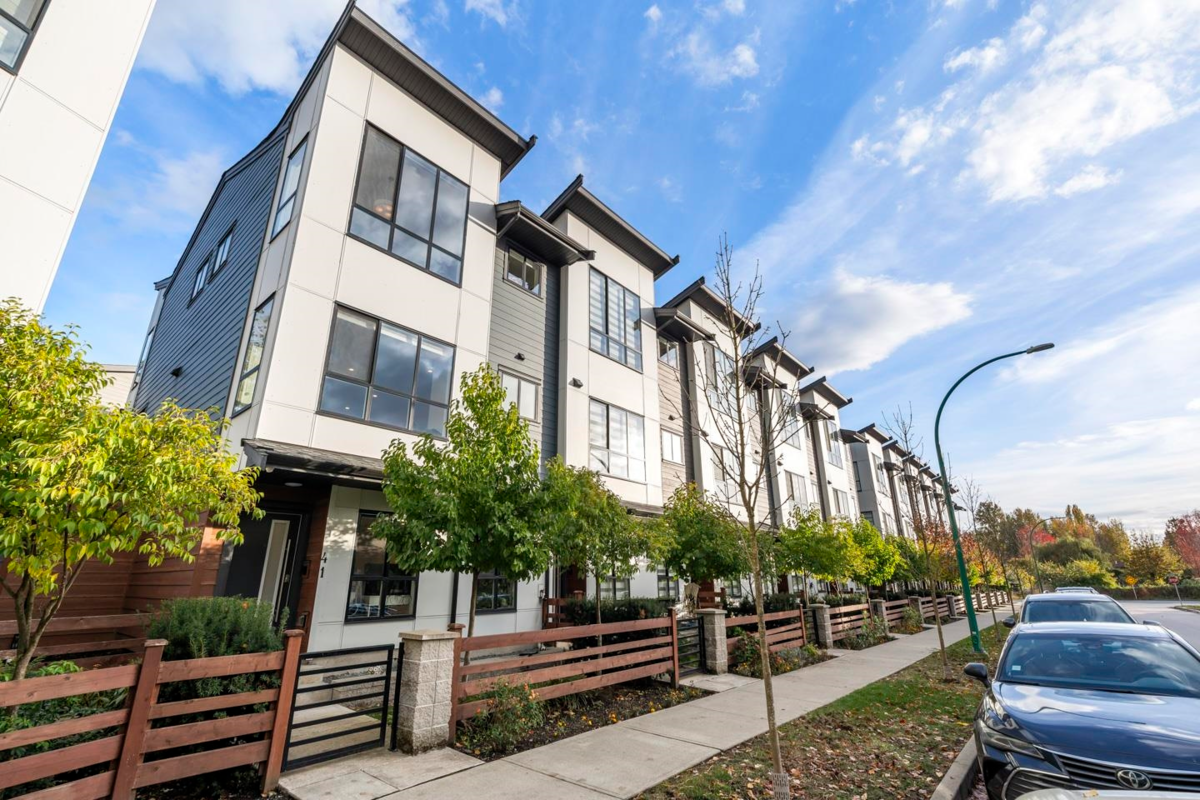 Front Yard Photo of 41 7177 194a Street, Surrey, BC