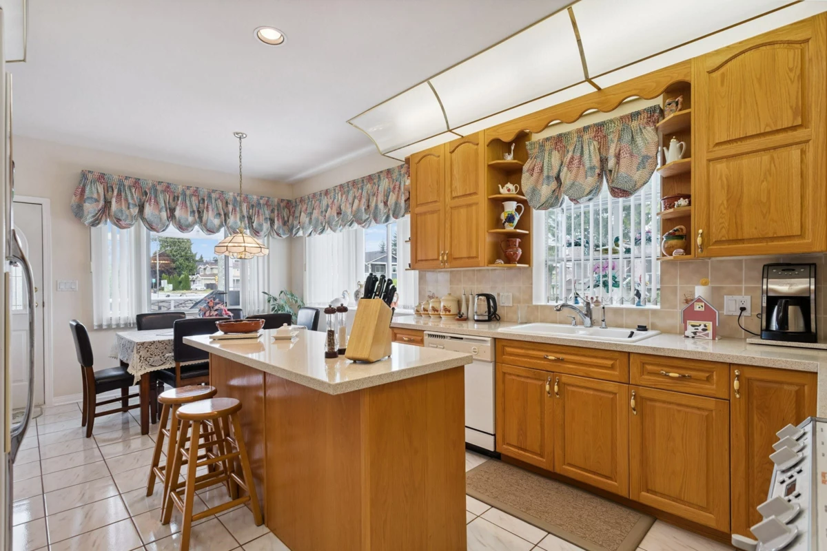 Primary Bathroom Photo of 5889 Neville Street, Burnaby, BC