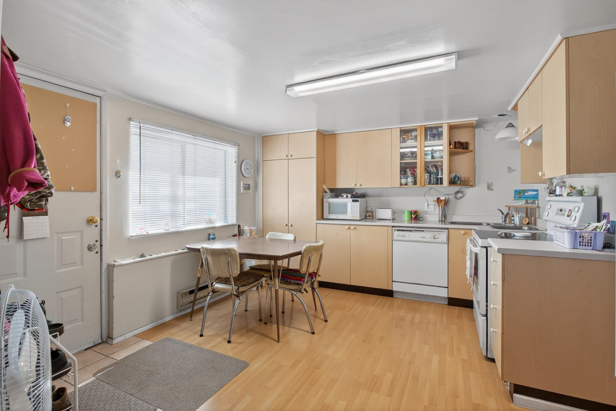 Breakfast Nook Photo of 226 Nelson Street, Coquitlam, BC
