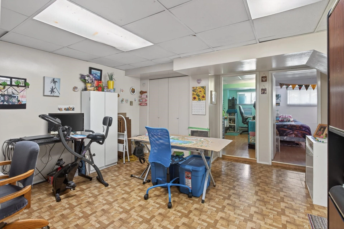 Walk-In Closet Photo of 226 Nelson Street, Coquitlam, BC