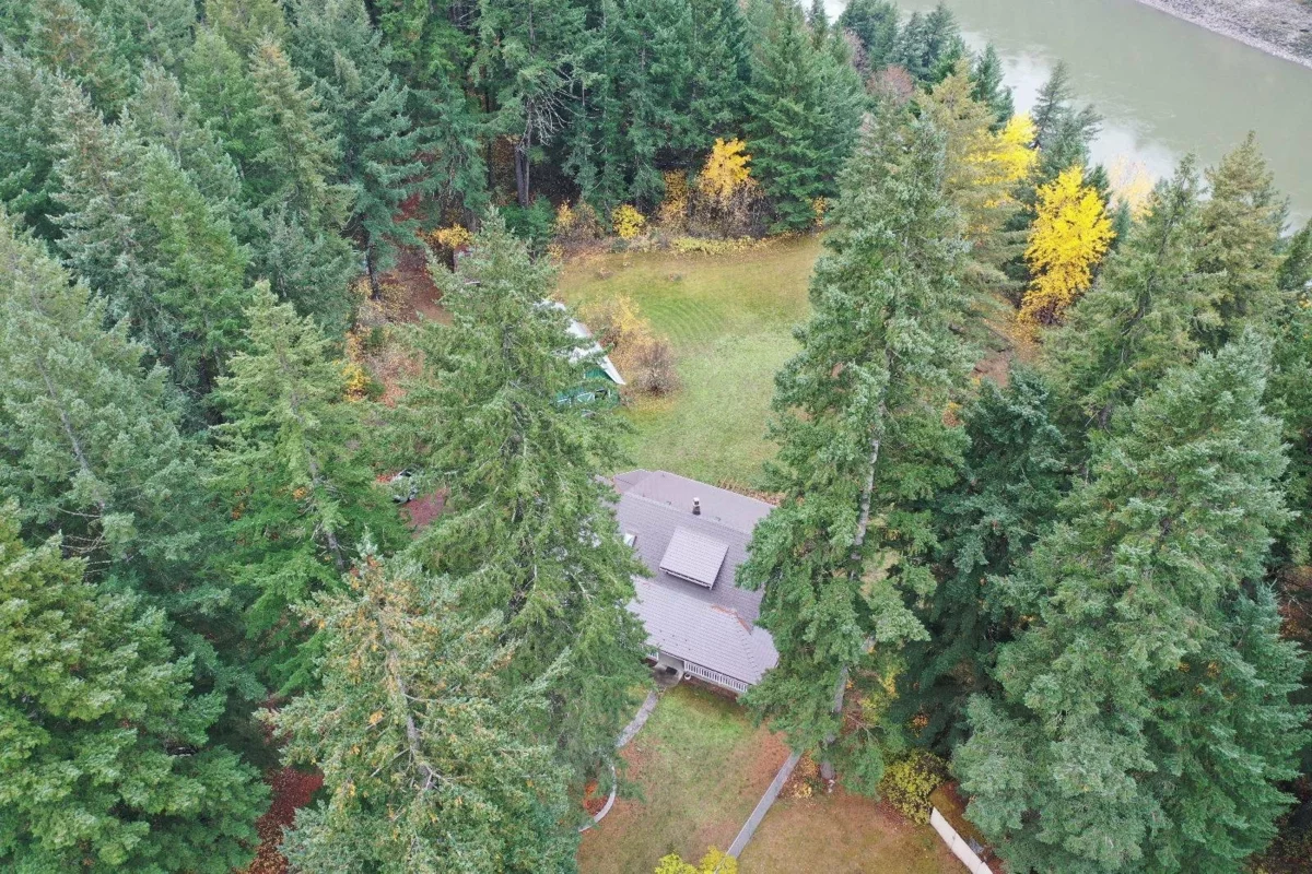 Entry Foyer Photo of 50585 Slanzi Road, Boston Bar / Lytton, BC