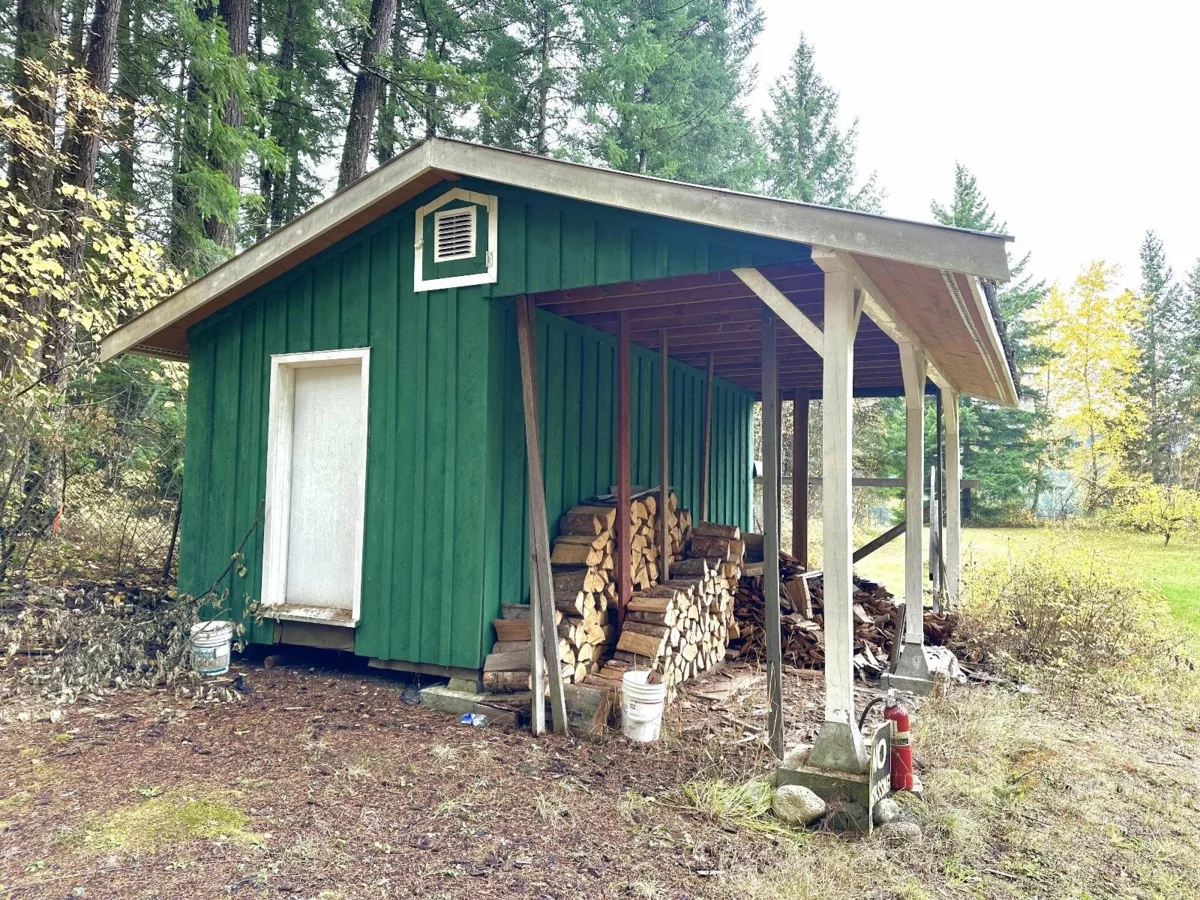 Laundry Room Photo of 50585 Slanzi Road, Boston Bar / Lytton, BC