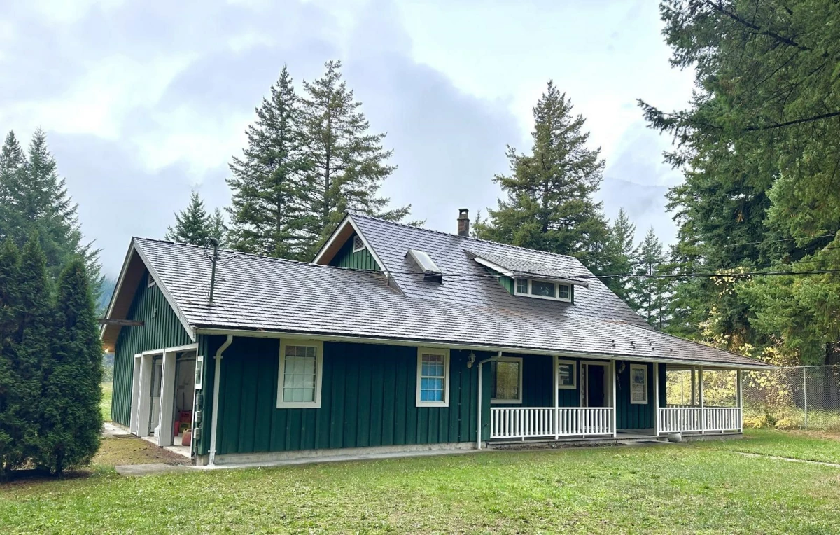 Living Room Photo of 50585 Slanzi Road, Boston Bar / Lytton, BC