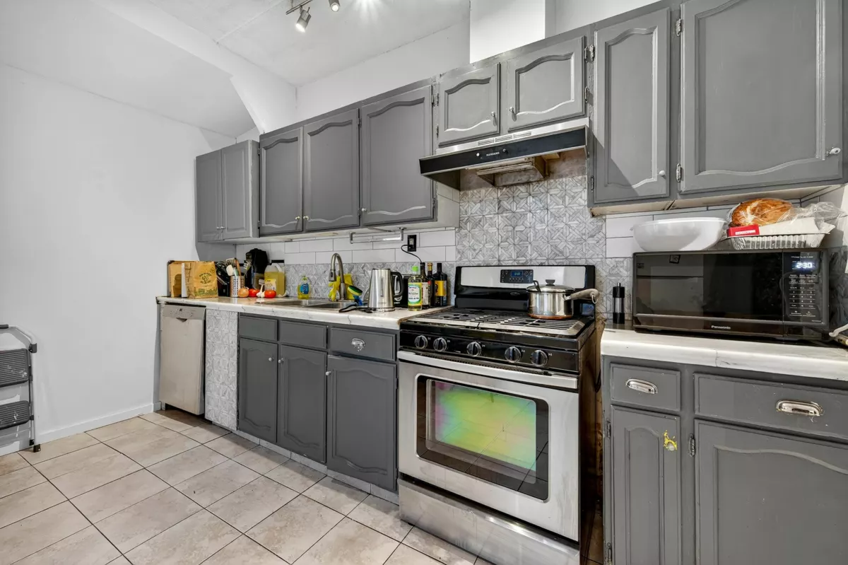 Breakfast Nook Photo of 3838 Inverness Street, Vancouver, BC