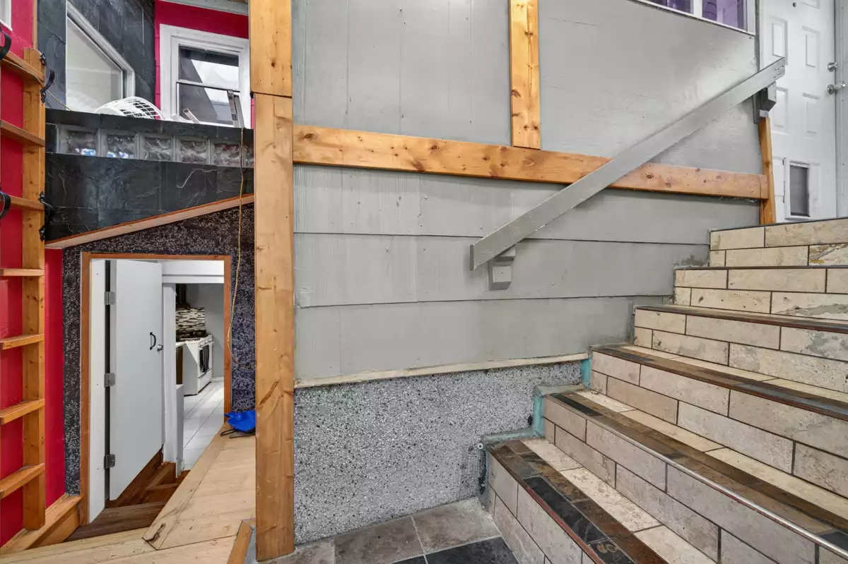 Entry Foyer Photo of 3838 Inverness Street, Vancouver, BC