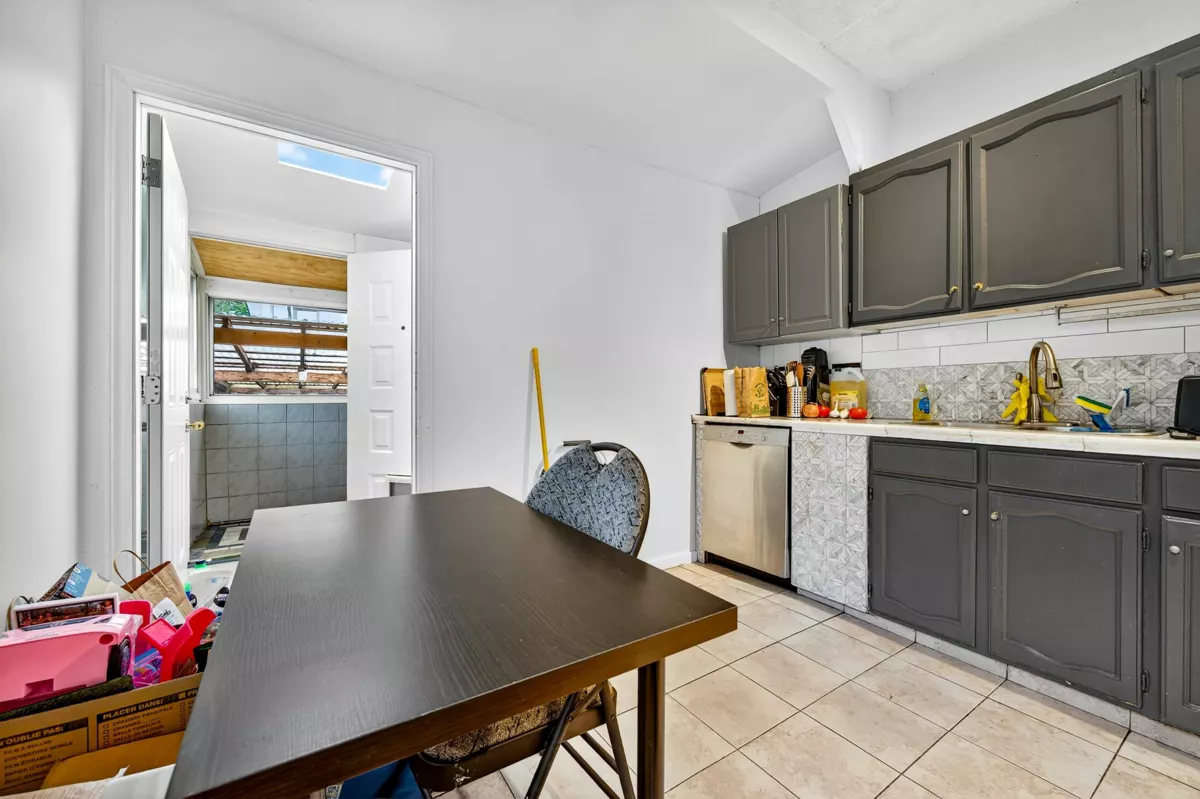 Laundry Room Photo of 3838 Inverness Street, Vancouver, BC