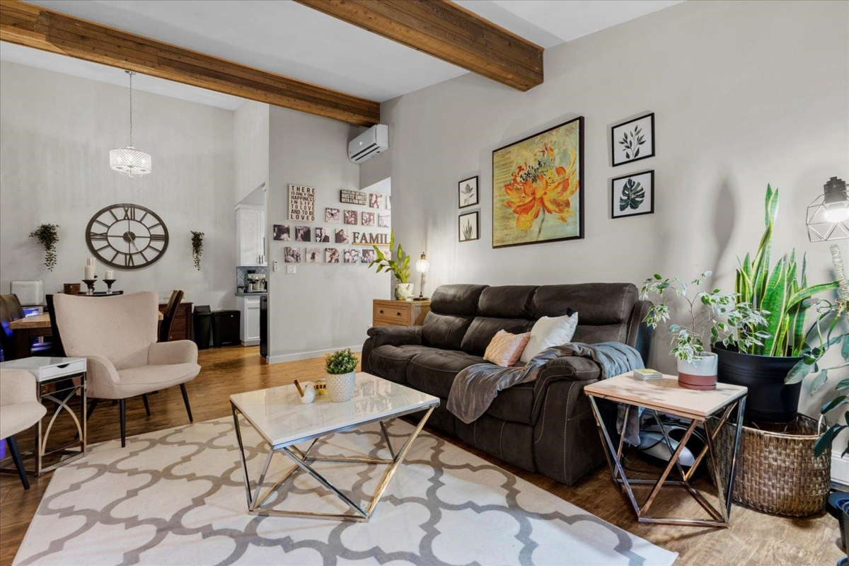 Guest Bathroom Photo of 209 46210 Chilliwack Central Road, Chilliwack, BC
