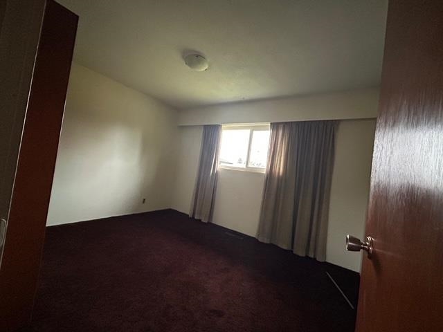 Kitchen Island Photo of 6577 Fern Street, Chilliwack, BC