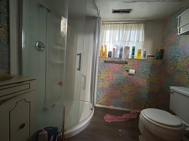 Walk-In Closet Photo of 6577 Fern Street, Chilliwack, BC