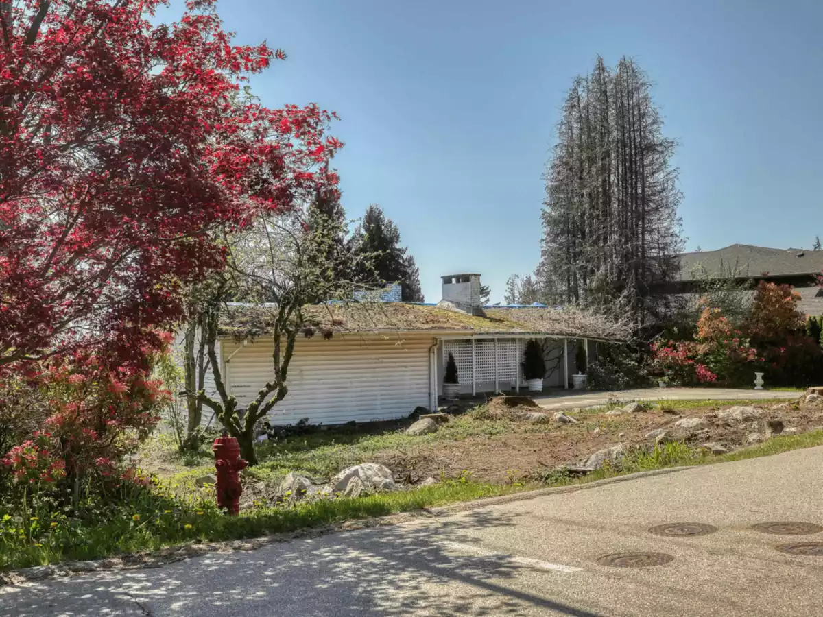 Basement Recreation Room Photo of 910 Fairmile Road, West Vancouver, BC