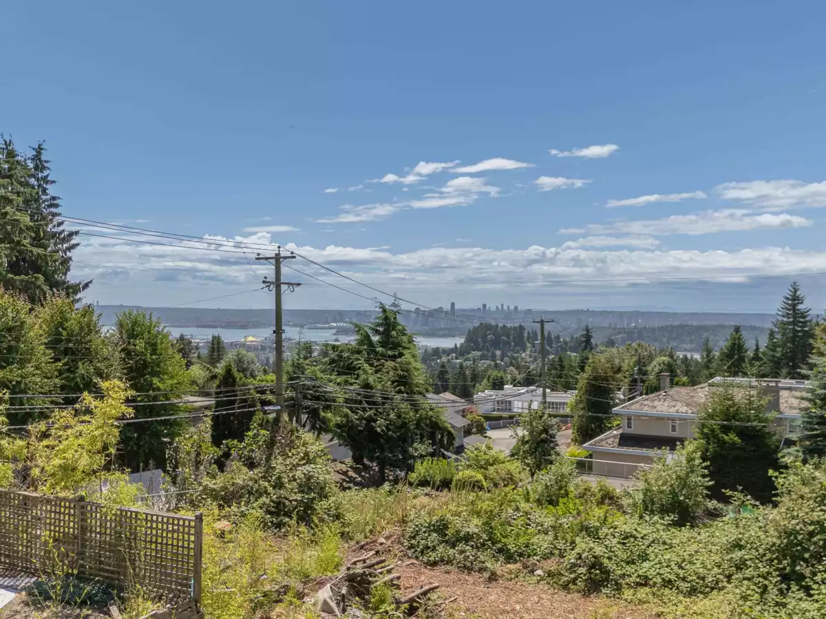 Family Room Photo of 910 Fairmile Road, West Vancouver, BC