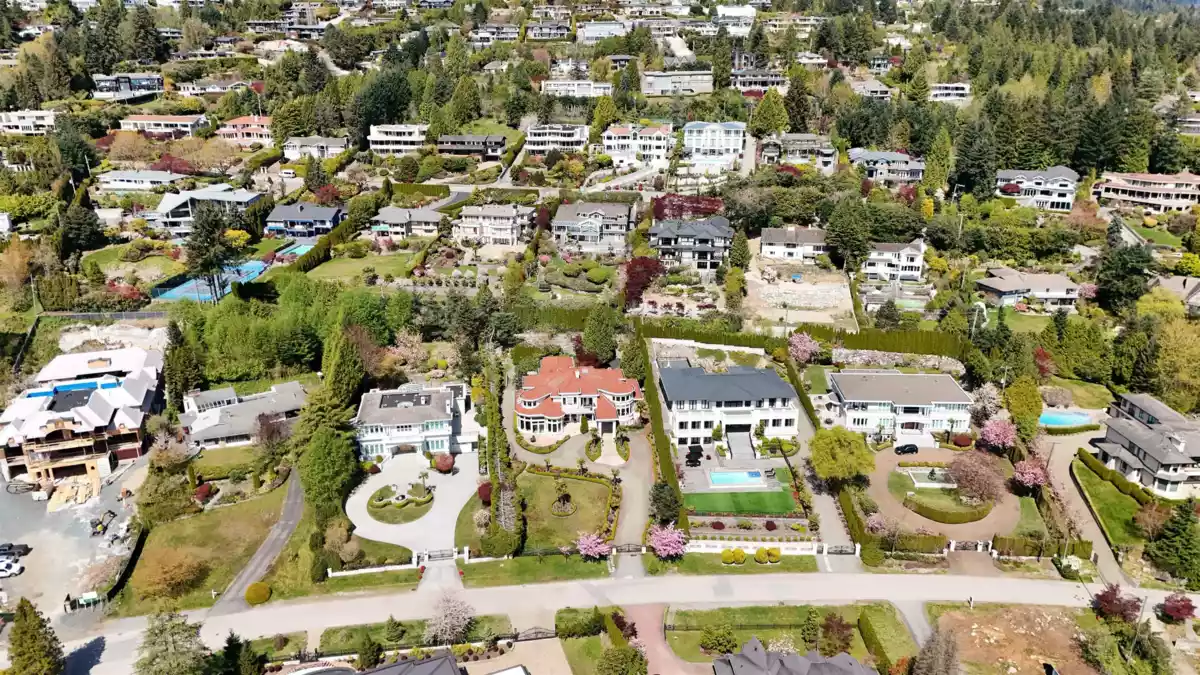 Guest Bathroom Photo of 910 Fairmile Road, West Vancouver, BC