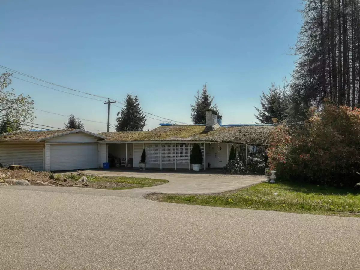 Hallway Photo of 910 Fairmile Road, West Vancouver, BC