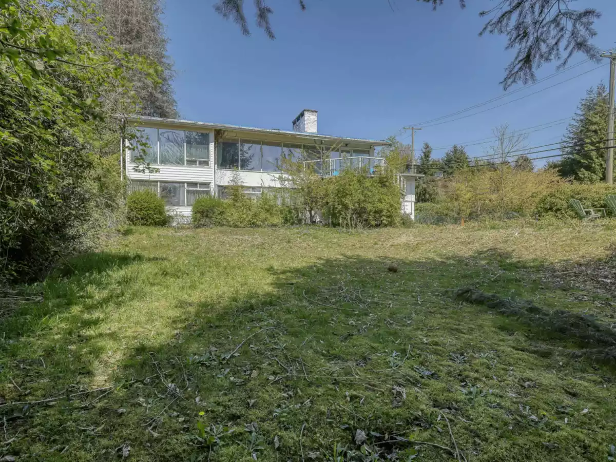 Laundry Room Photo of 910 Fairmile Road, West Vancouver, BC