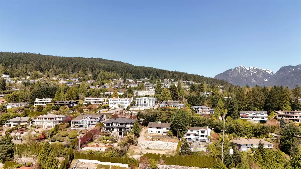 Loft / Bonus Room Photo of 910 Fairmile Road, West Vancouver, BC
