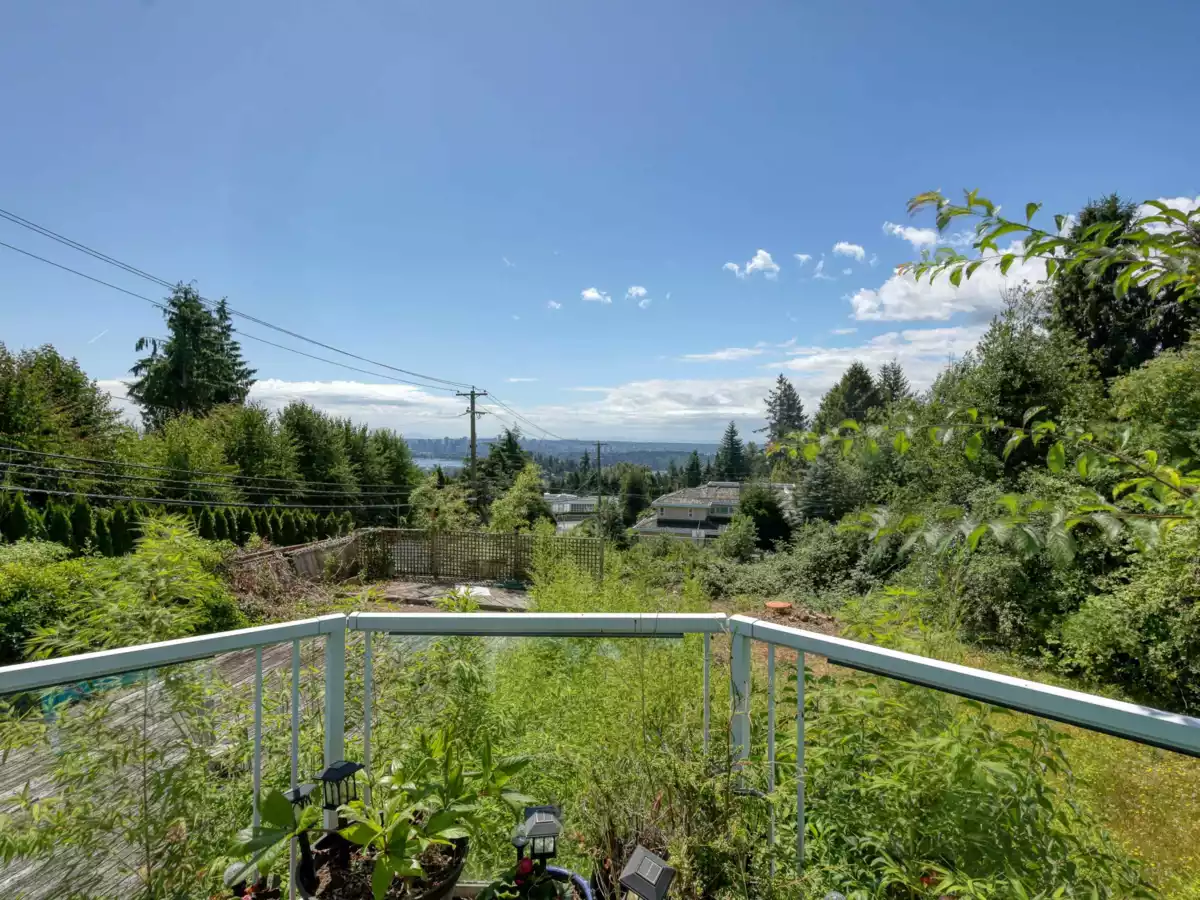 Primary Bathroom Photo of 910 Fairmile Road, West Vancouver, BC