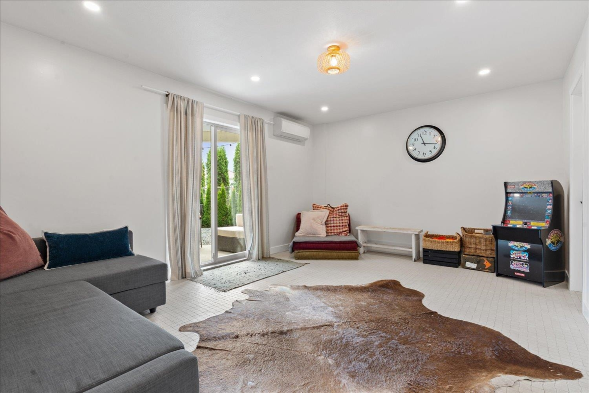 Kitchen Island Photo of 1 1802 Heath Road, Agassiz, BC