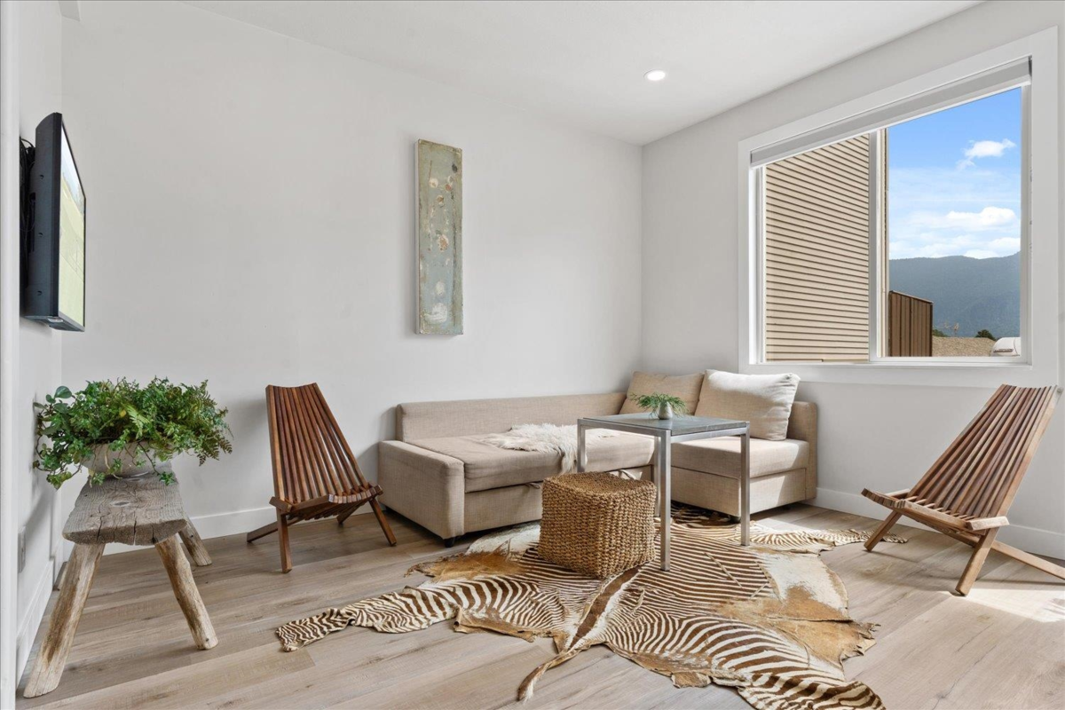 Walk-In Closet Photo of 1 1802 Heath Road, Agassiz, BC