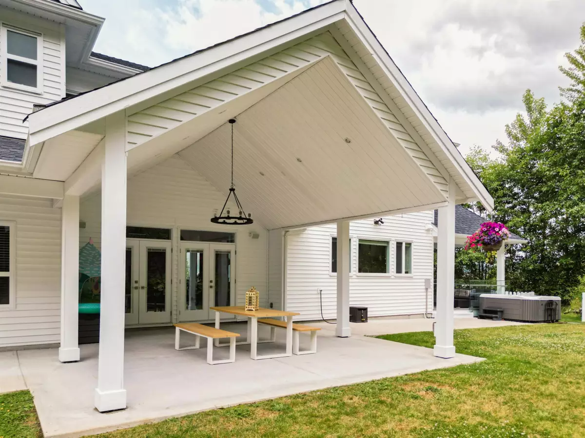 Outdoor Kitchen Photo of 25540 Godwin Drive, Maple Ridge, BC