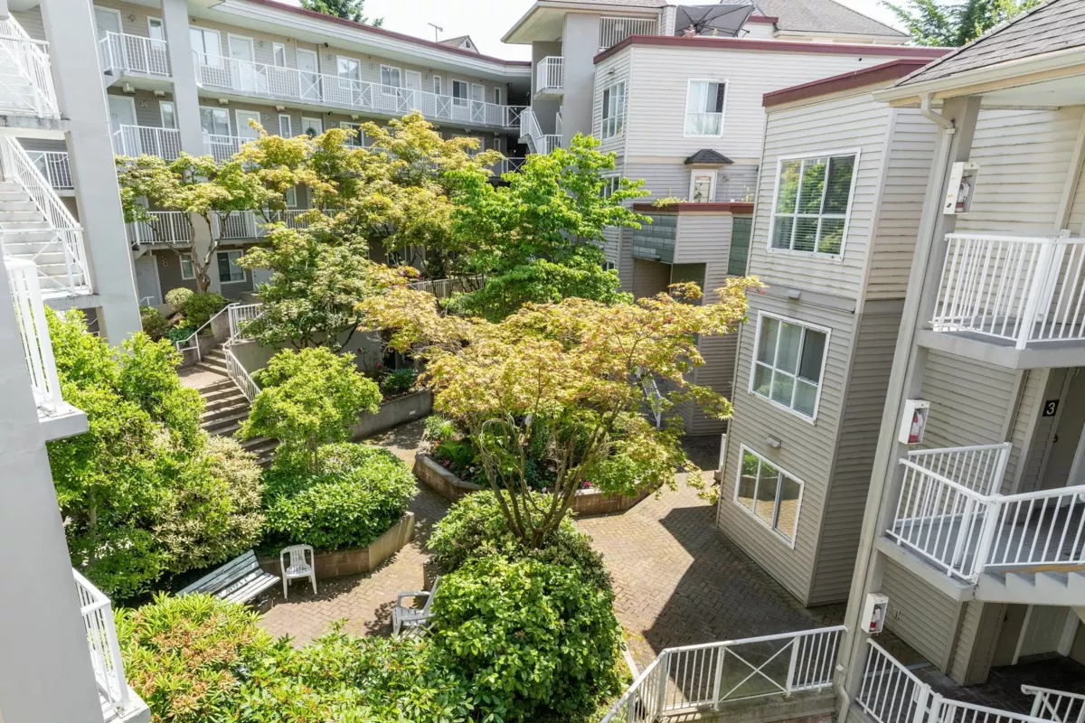 Backyard Photo of 311 528 Rochester Avenue, Coquitlam, BC