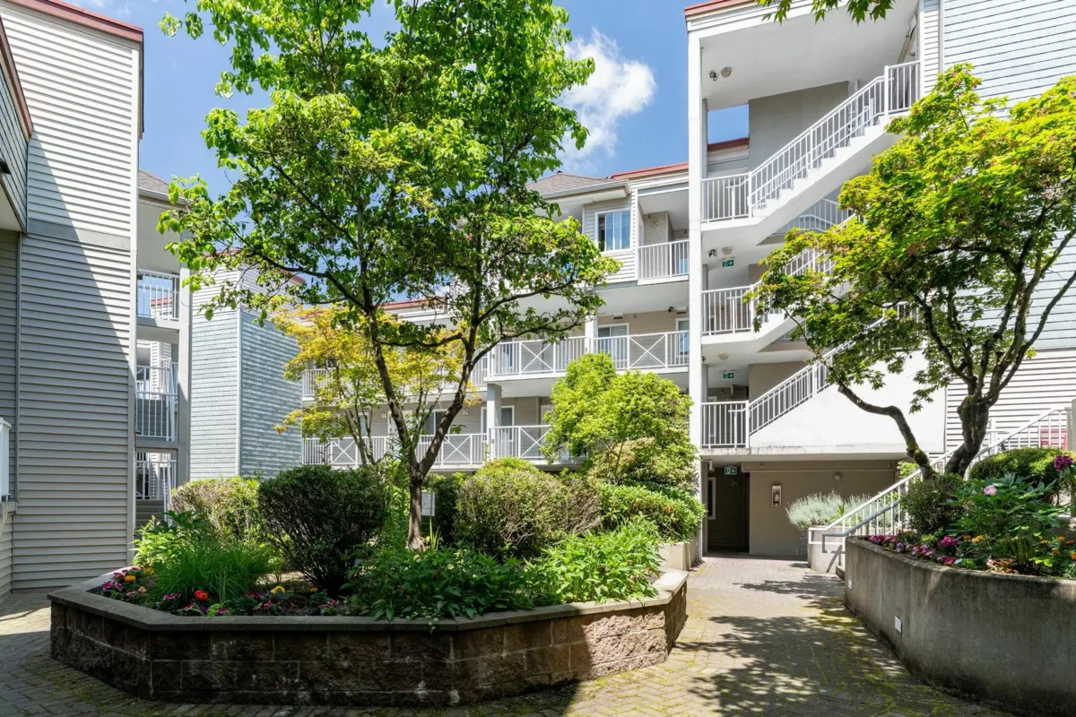 Front Yard Photo of 311 528 Rochester Avenue, Coquitlam, BC