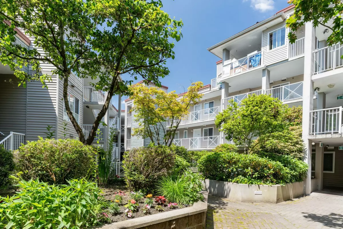 Garden / Landscaping Photo of 311 528 Rochester Avenue, Coquitlam, BC