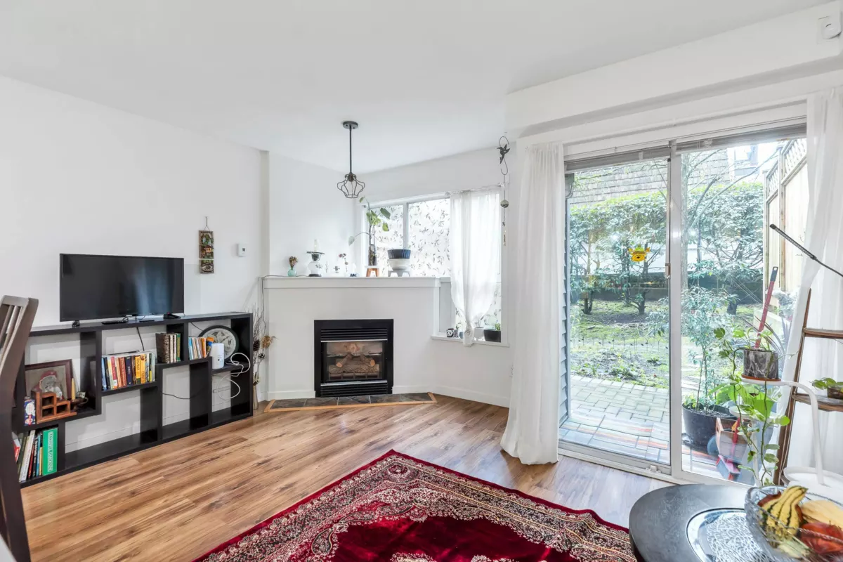 Kitchen Island Photo of 311 528 Rochester Avenue, Coquitlam, BC