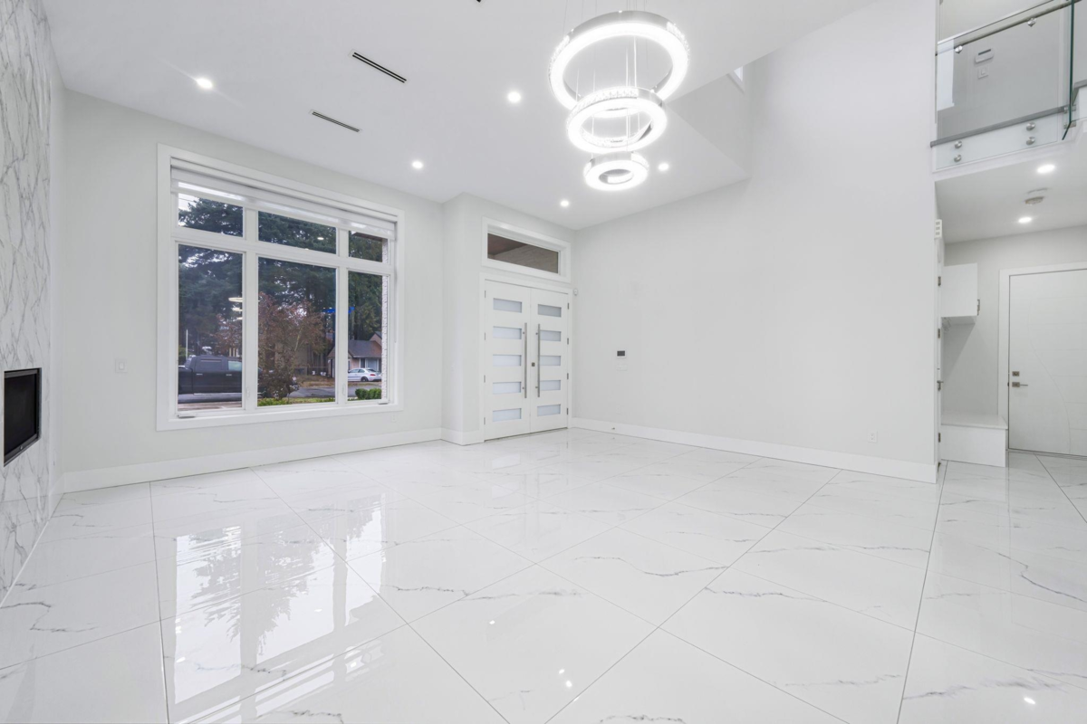 Basement Recreation Room Photo of 8665 154a Street, Surrey, BC