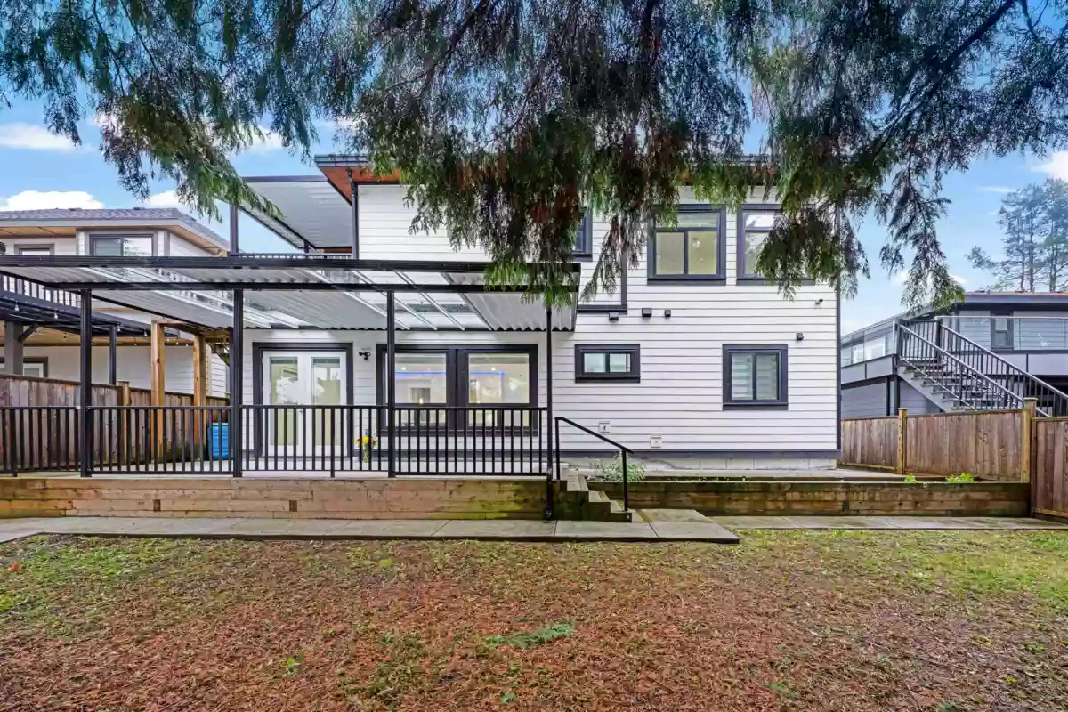 Family Room Photo of 8665 154a Street, Surrey, BC