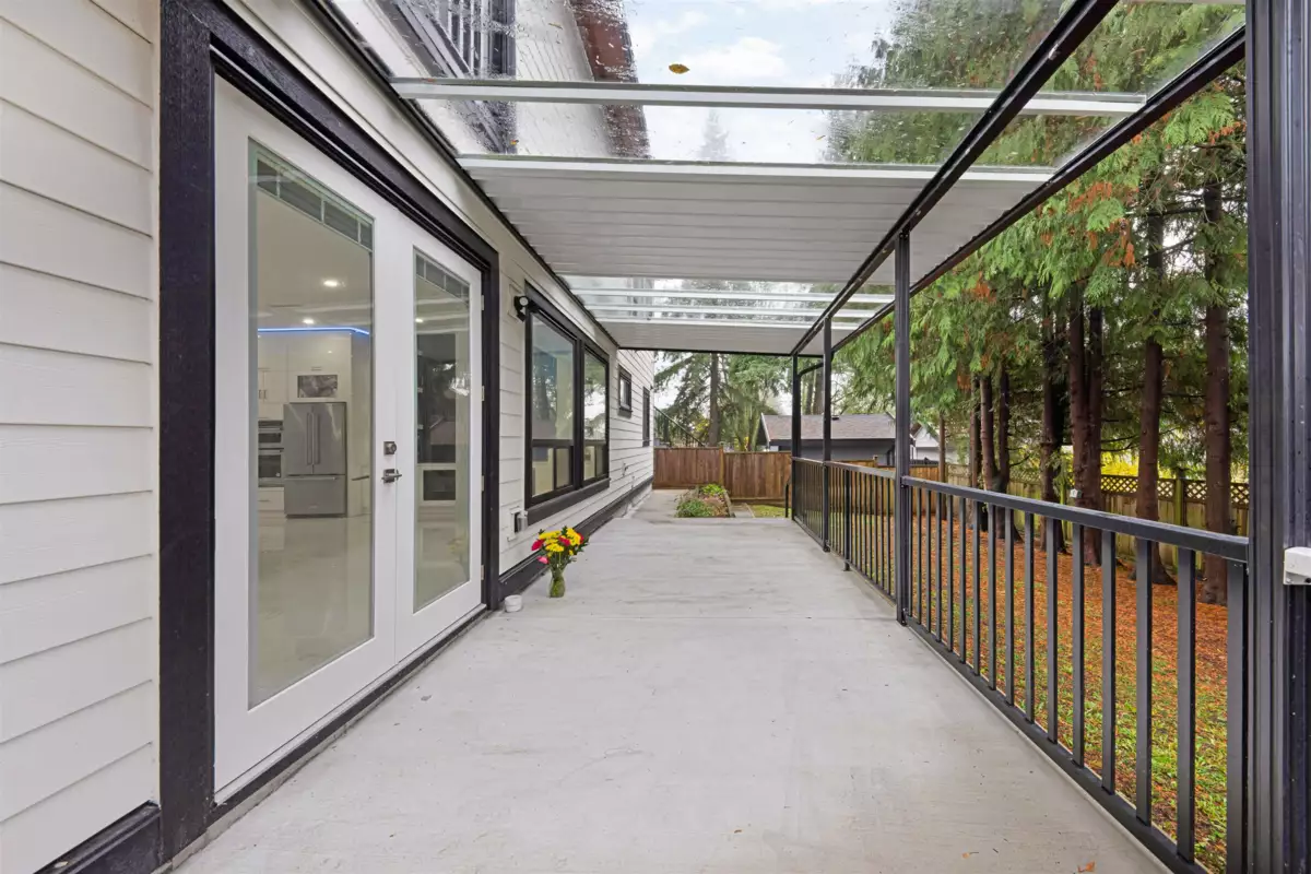 Kitchen Photo of 8665 154a Street, Surrey, BC