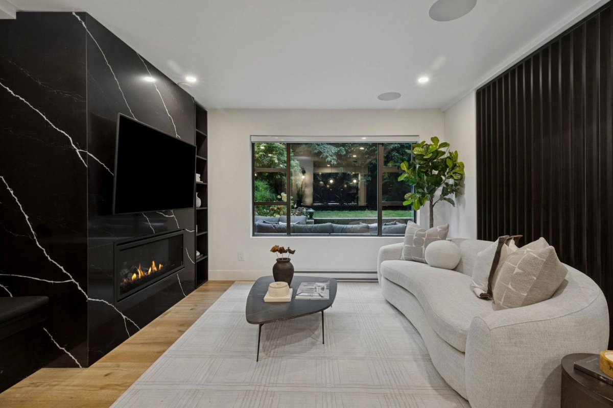 Breakfast Nook Photo of 104 2119 Yew Street, Vancouver, BC