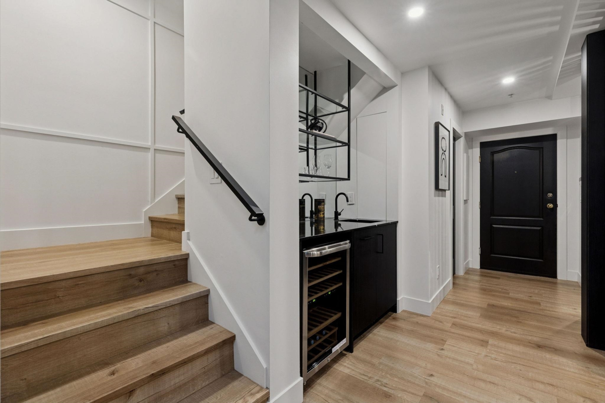 Entry Foyer Photo of 104 2119 Yew Street, Vancouver, BC