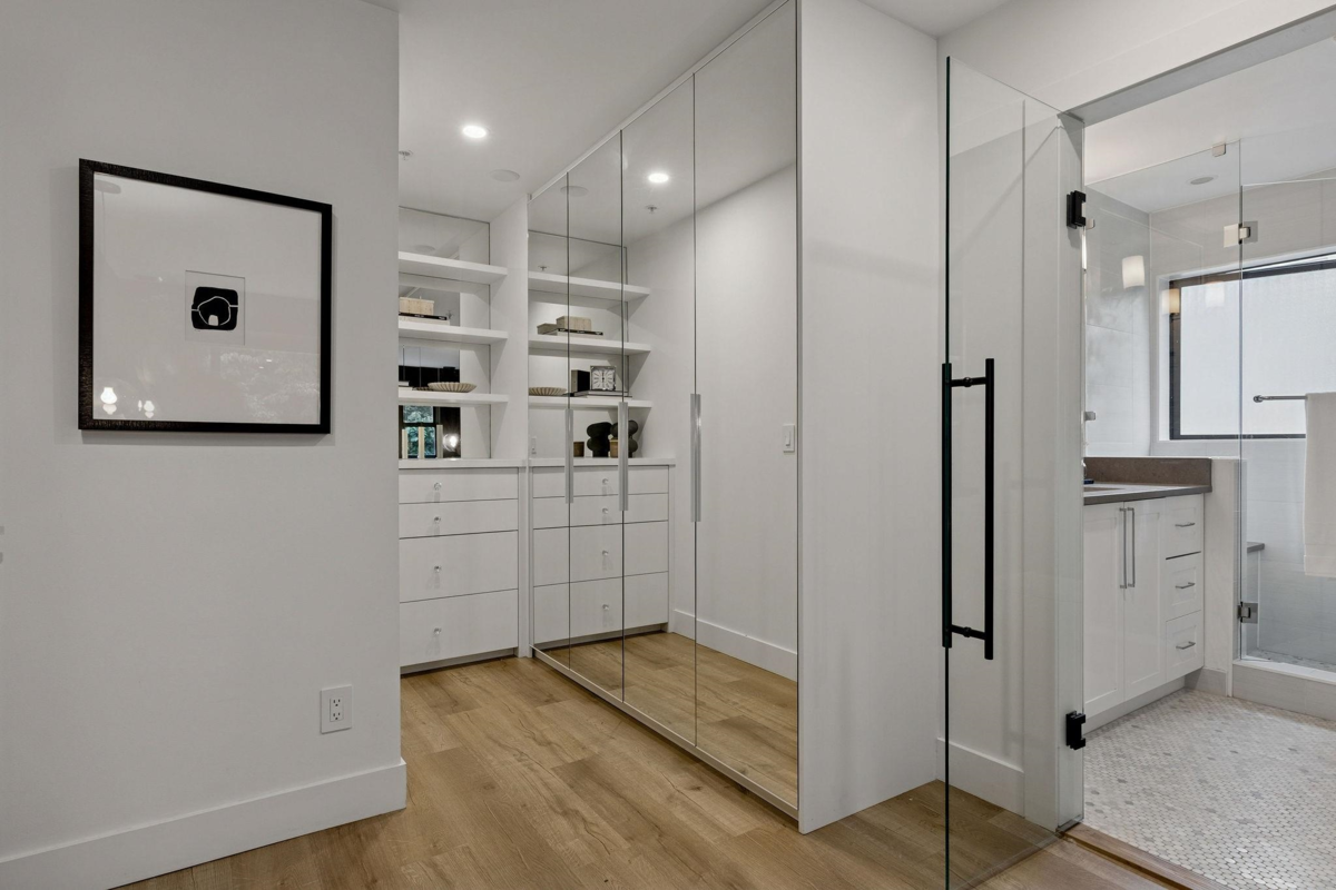 Front Yard Photo of 104 2119 Yew Street, Vancouver, BC