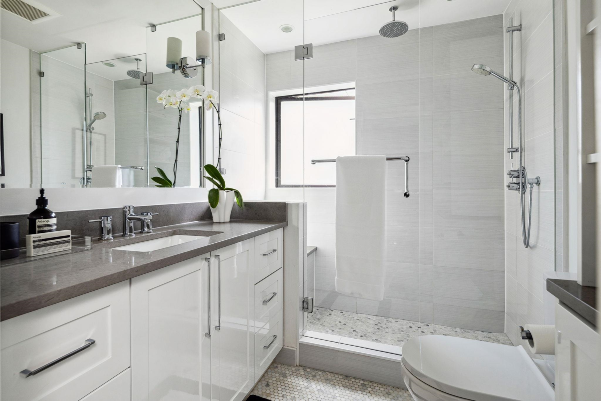 Garden / Landscaping Photo of 104 2119 Yew Street, Vancouver, BC