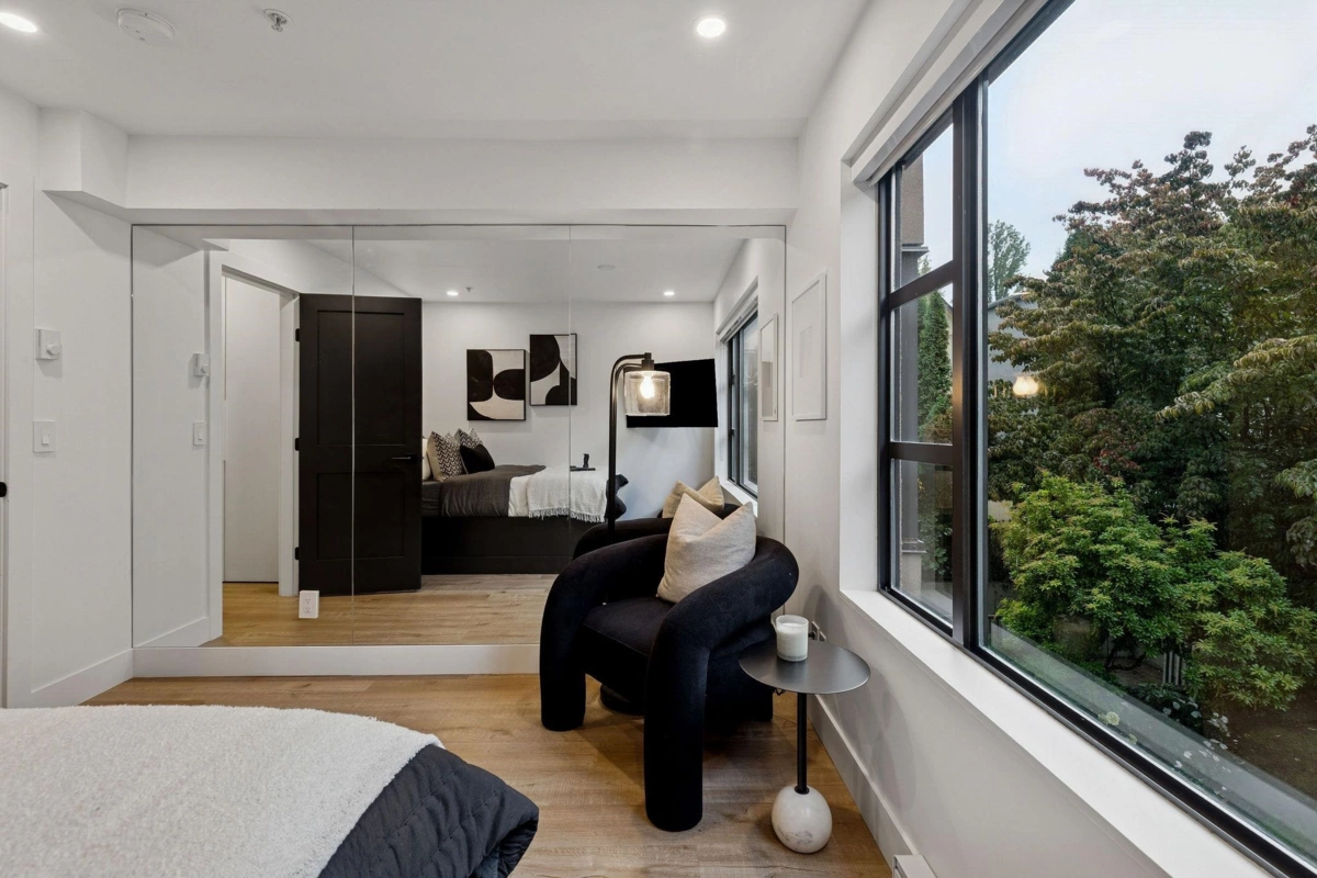 Hallway Photo of 104 2119 Yew Street, Vancouver, BC