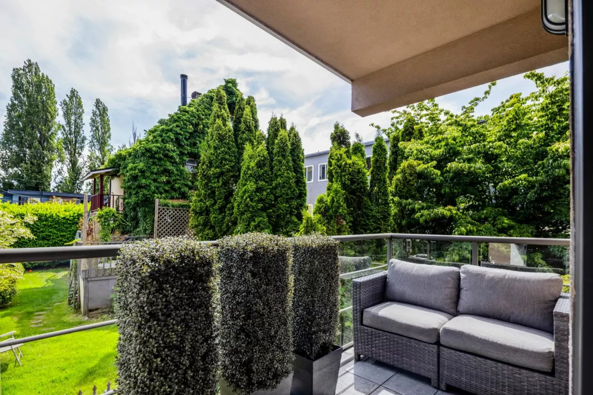 Hot Tub / Spa Photo of 104 2119 Yew Street, Vancouver, BC